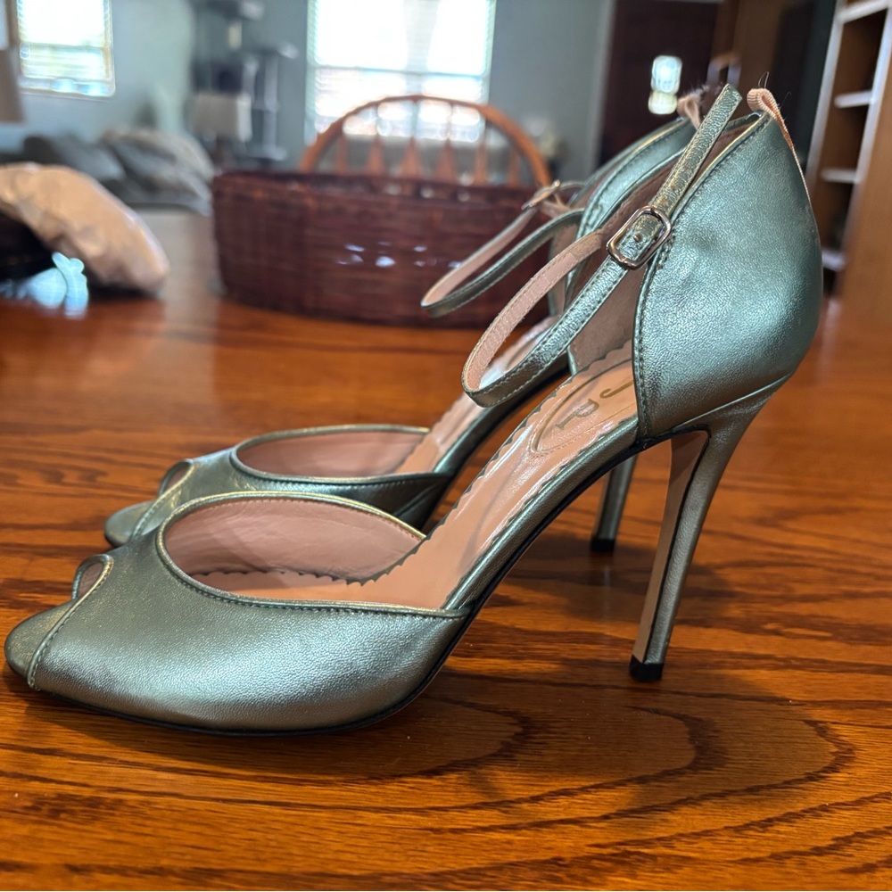 😍SJP Metallic “Ursula “Peep-Toe Ankle-Strap Heels Euro 37/US 6.5